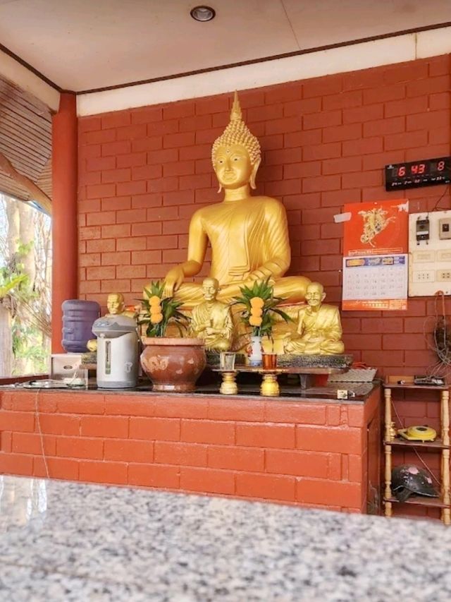 วัดผาทั่ง หลวงพ่อโต อำเภอบ้านไร่ จังหวัดอุทัยธานี
