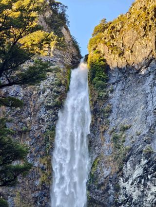 Devil’s Punchbowl Falls: A Thrilling Symphony of Nature in Arthur’s Pass