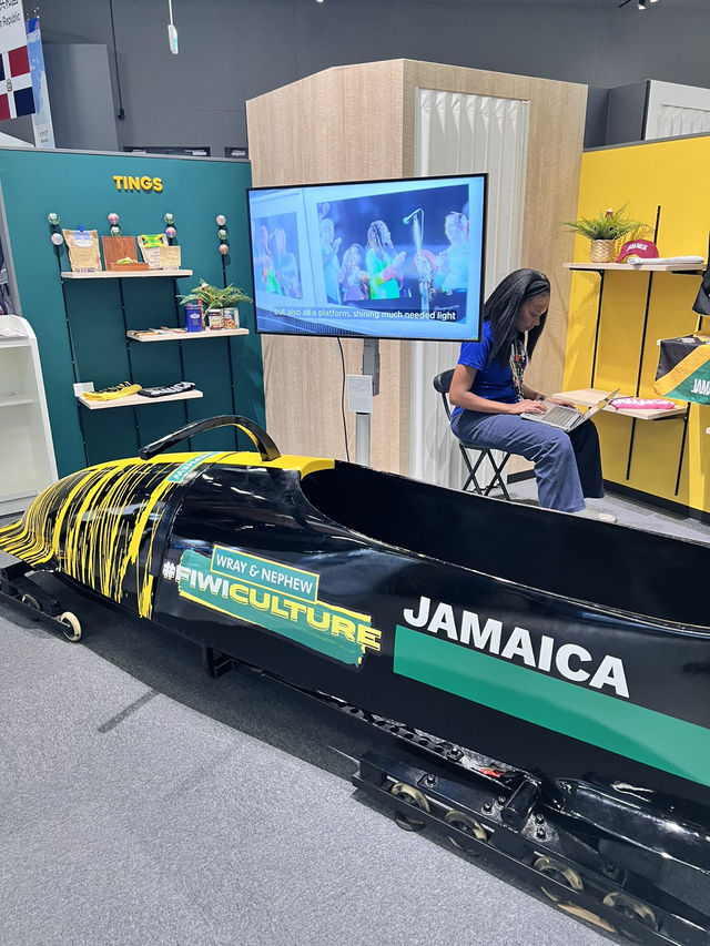 📍【EXPO 2025｜牙買加館 🇯🇲】 🎶 音樂 x 運動 x 熱情文化，這裡絕對是展館中最有節奏感的一站！
