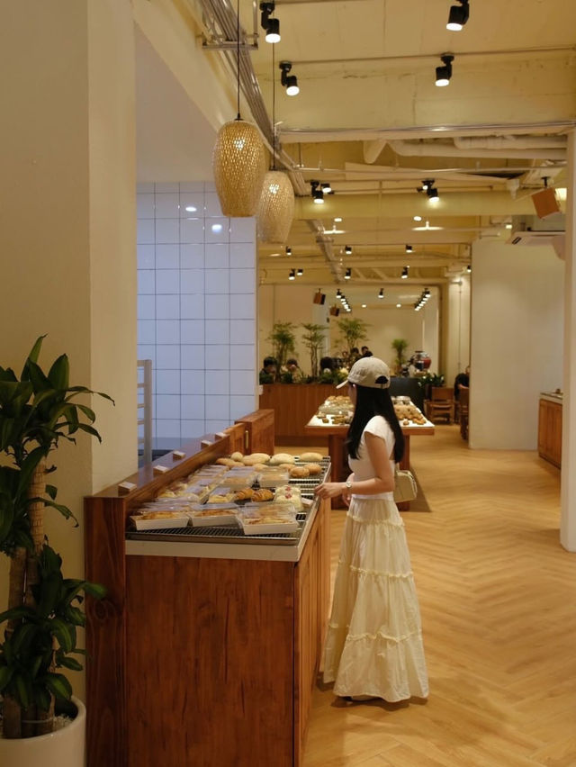 Foremost Café