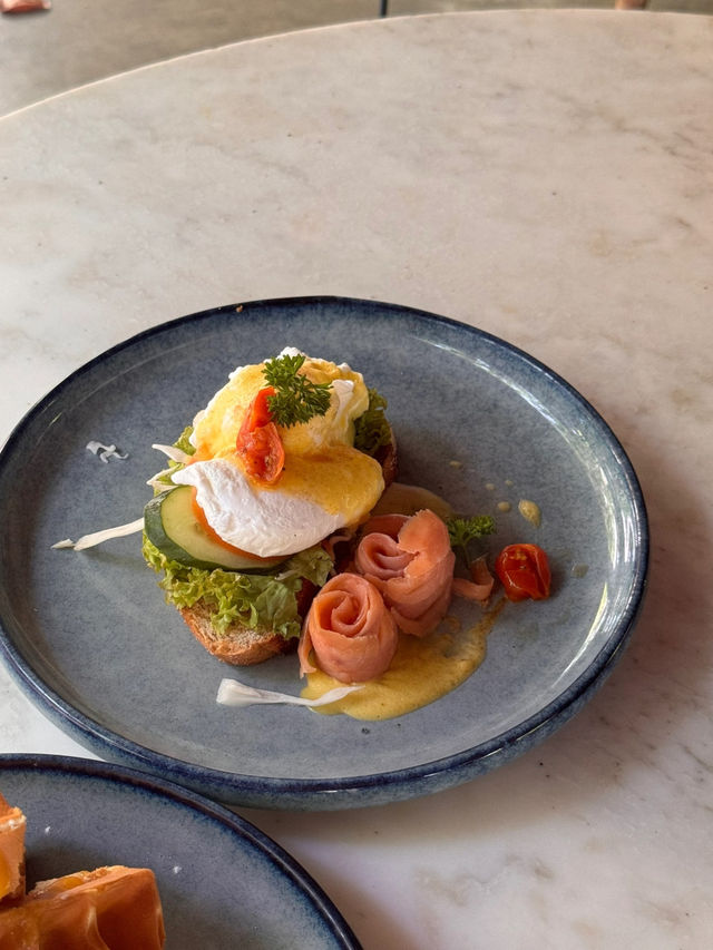 Tropical Café Vibes in Langkawi — Smiling Buffalo Review 🇲🇾☕