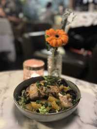 Bubbles & Wines delivers a charming and flavorful escape from the city’s pace.