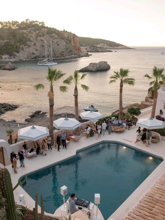MEDITERRANEAN VIBES