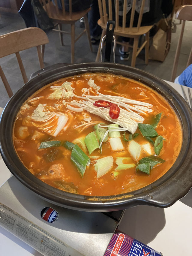 전통과 현대가 어우러진 한식 다이닝, 다이닝 목로