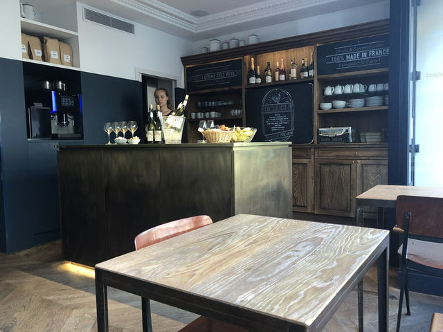 観光に便利なcoqホテルparis