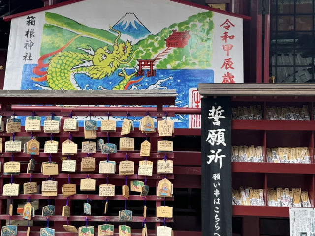 Hakone Shrine & Port Park: A Serene Escape in Hakone! ⛩️🌳 I recently visited Hakone Shrine and the 