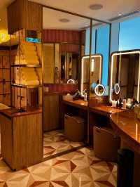 🌇💼 Island Shangri-La, Hong Kong – Luxury Above the Clouds 🛎️🌿