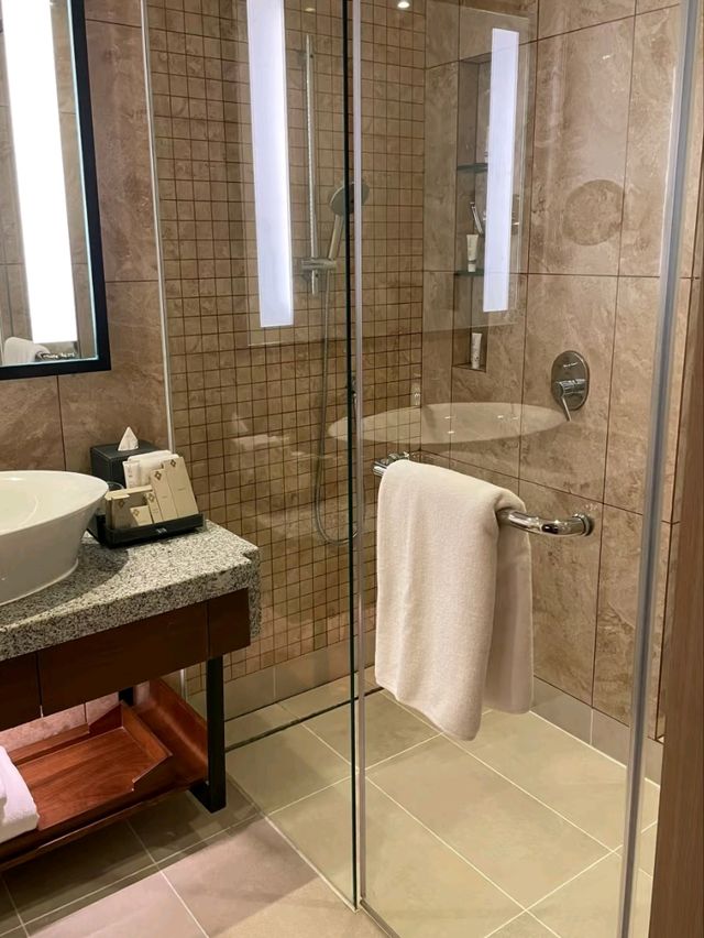 🏨✨ Amari Johor Bahru – City Chic Meets Comfort in JB 🇲🇾🌟