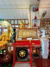 Wat Pha Si Ekkamai