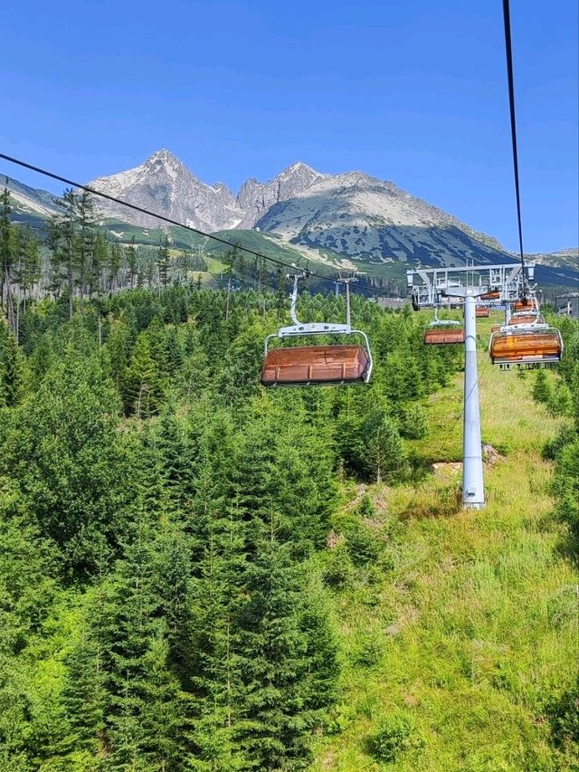 搭三段纜車登斯洛伐克第二高峰洛米基山（Lomnicky stit）