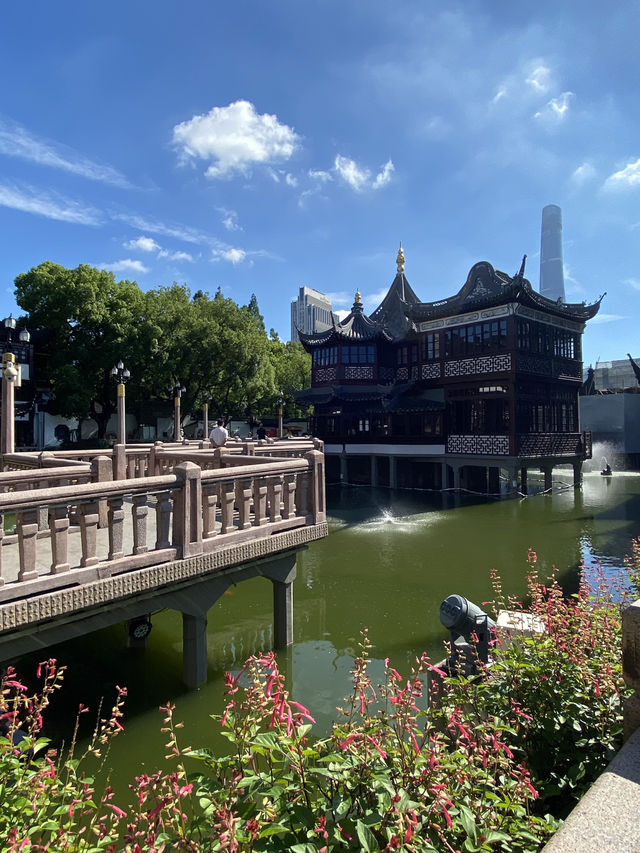 晚上金光璀璨的豫園，早上該去嗎？
