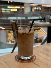 ☕️ Coffee in Luxury Shopping Mall