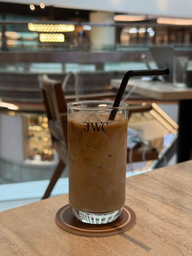 ☕️ Coffee in Luxury Shopping Mall