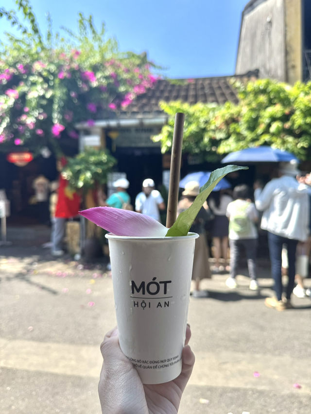 【只用一天，我在會安經歷了一場慢下來的旅行｜椰子船×黃牆古鎮×燈火水燈】 