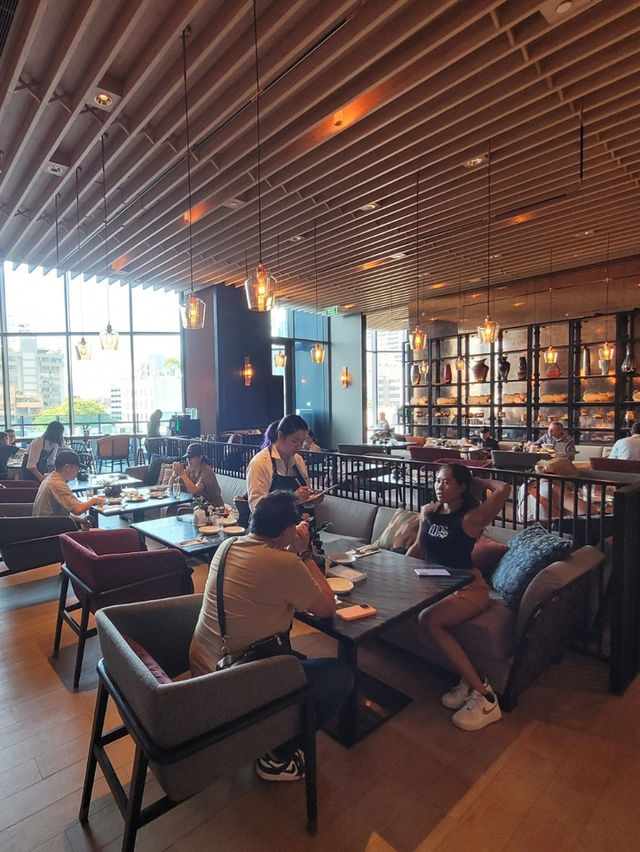 🌆 Skyline Luxury & Urban Pulse: A Chic Stay at Hyatt Regency Bangkok Sukhumvit 