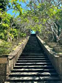 Uluwatu Temple – A Cliffside Treasure of Bali