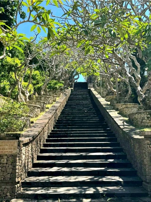 Uluwatu Temple – A Cliffside Treasure of Bali