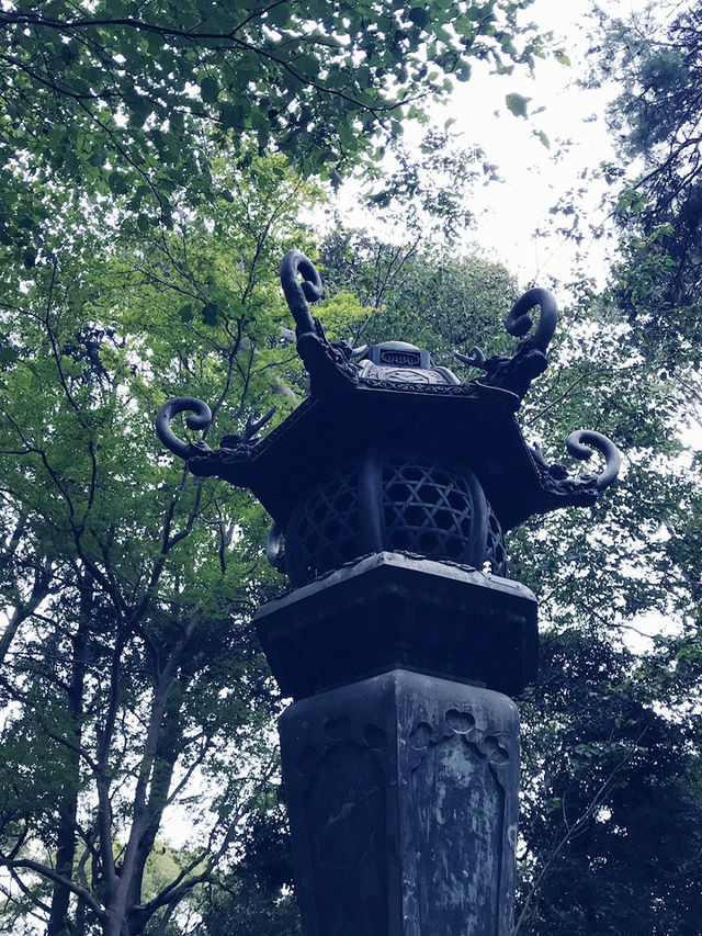 【入場無料の世田谷区立岡本公園民家園と　岩崎家廟堂、静嘉堂文庫財団のクラシカルな建物】