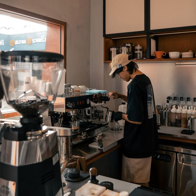 Lie Awake Cafe – คาเฟ่เล็ก ๆ 