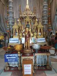 กราบ หลวงพ่อรวย วัดสว่างอารมณ์ (แคแถว) จ.นครปฐม