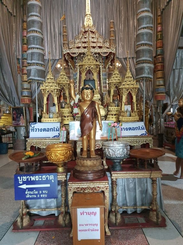 กราบ หลวงพ่อรวย วัดสว่างอารมณ์ (แคแถว) จ.นครปฐม