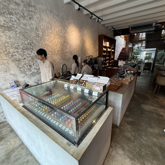 PHUKET OLD TOWN ~ lots of hippy cafes and photospots 