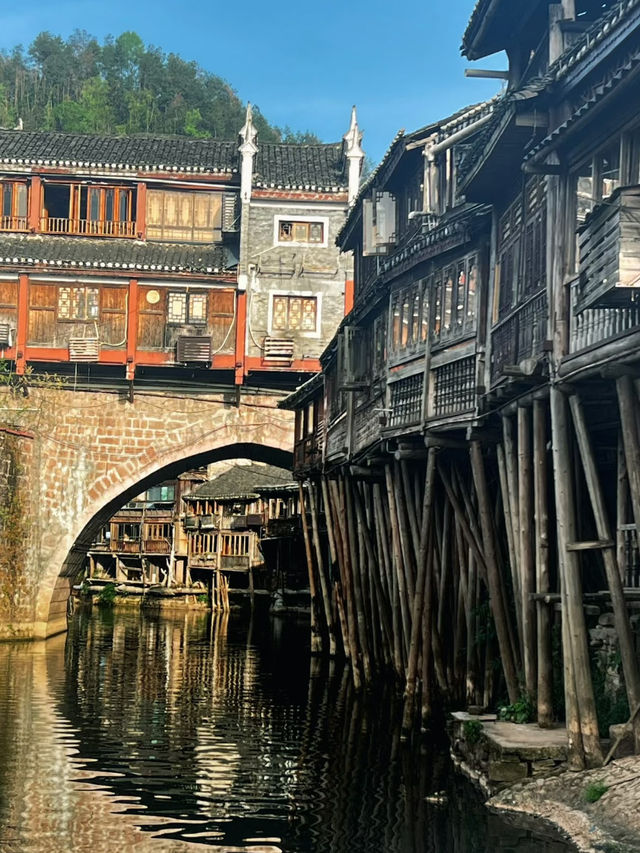 📍Xiangxi · Fenghuang Ancient Town 🌧️ A Rainy Day’s Romance in a Riverside Town