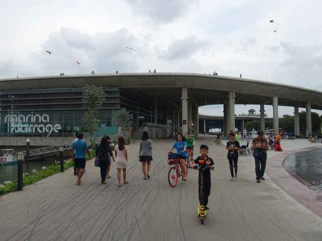 🌅 Marina Barrage – Chill Spot with Skyline Views and Constant Wind