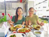ข้าวมันไก่นายโต้ง - ร้านที่จริงใจในอุบล