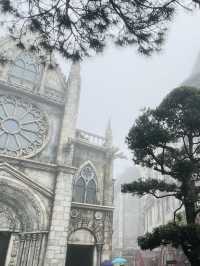 🌧️ Mist, Rain & Magic on Ba Na Hills – Danang’s Dreamlike Mountain