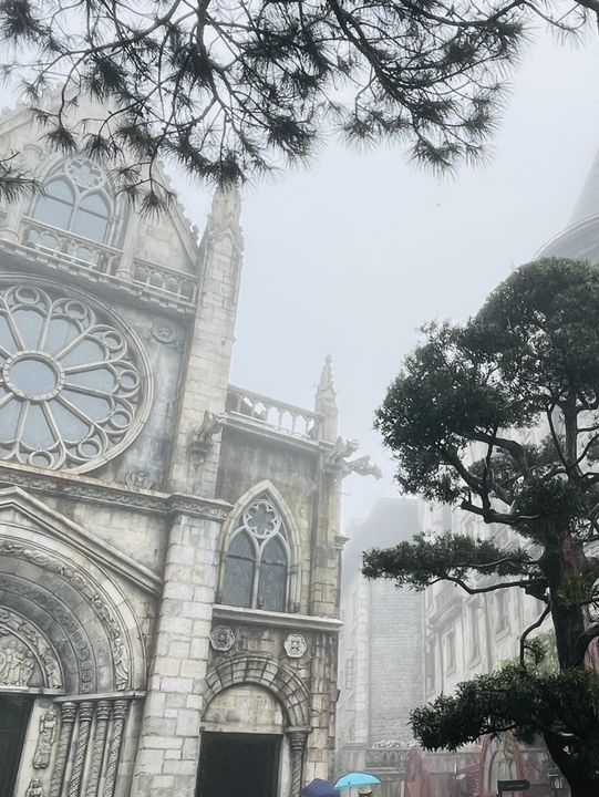 🌧️ Mist, Rain & Magic on Ba Na Hills – Danang’s Dreamlike Mountain