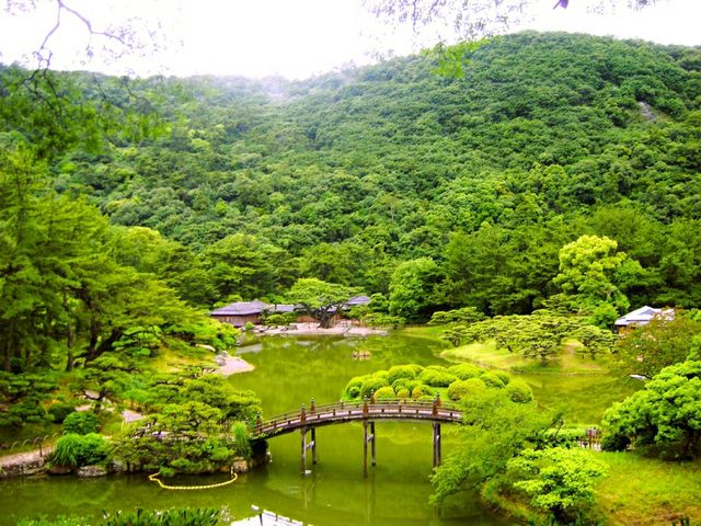 고요한 녹음의 세계, 다카마쓰 리쓰린 공원  고요한 녹음의 세계, 다카마쓰 리쓰린 공원
