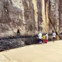 Discover the Spiritual Legacy of Aluvihare Rock Temple