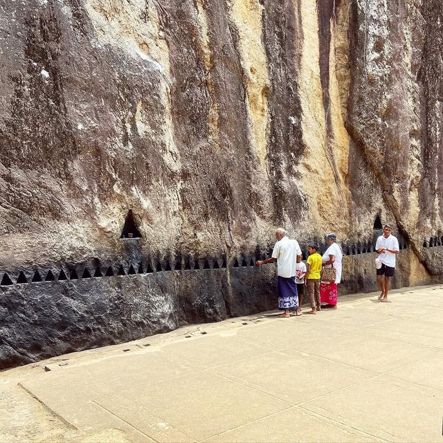 Discover the Spiritual Legacy of Aluvihare Rock Temple Discover the Spiritual Legacy of Aluvihare Rock Temple
