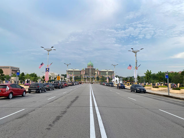 Putra Bridge, Putrajaya – The Iconic Bridge You Must Visit in Malaysia’s Smart City