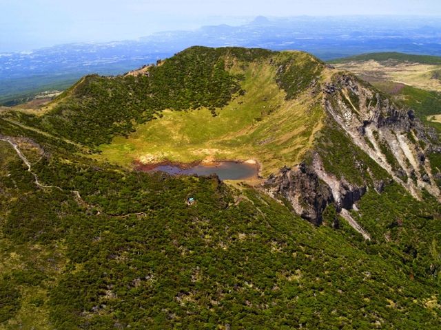 🗻 백록담 – 한라산 정상의 장엄한 호수 🗻 백록담 – 한라산 정상의 장엄한 호수