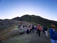 伊真火山──藍色火焰的奇幻世界