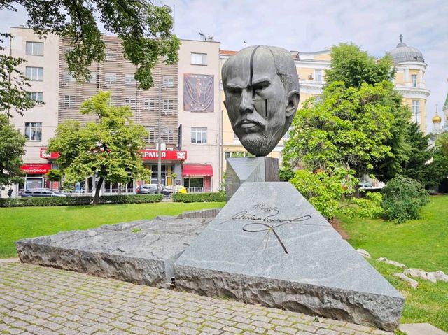 城市靈魂的一角，綠意與藝術共存的街頭花園#水晶花園（Crystal Garden）-Sofia Bulgaria