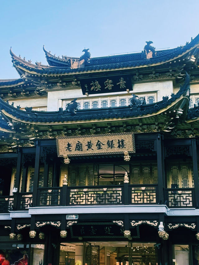 빛으로 물든 강가, 와이탄의 밤에 서다 빛으로 물든 강가, 와이탄의 밤에 서다
