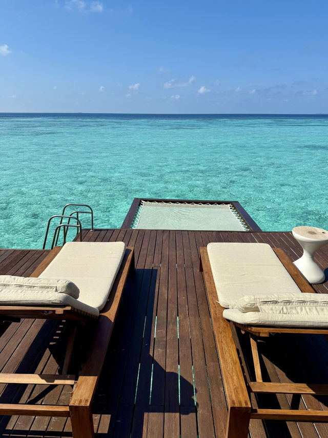 🏝️ Tropical Bliss at W Maldives – Overwater Villa Escape