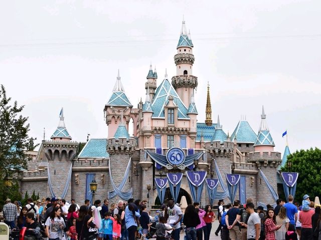 รับเข็มกลัดฟรี🏰ที่ดิสนีย์แลนด์แคลิฟอเนียร์