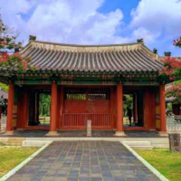 🏯 Donggwanwangmyo Shrine – Seoul’s Ancient Temple of Loyalty