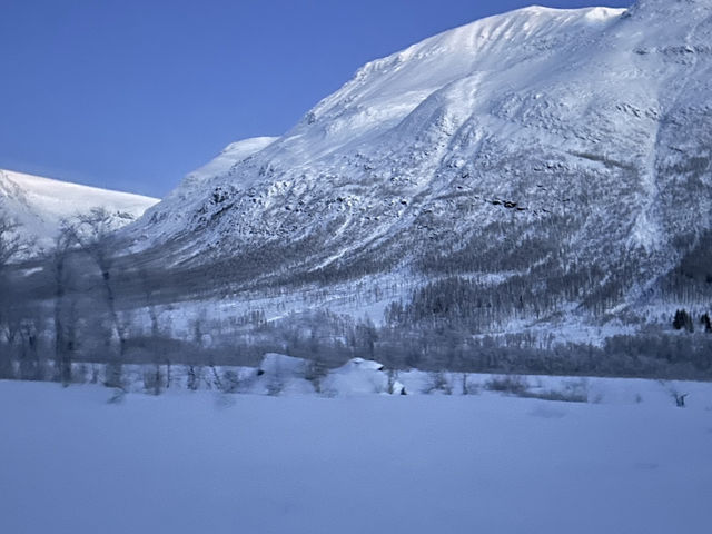 雪山下最夢幻城市🌃