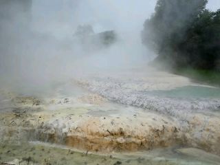 懷拉凱梯田的寧靜地熱之旅