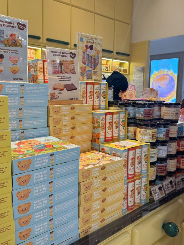 Butterbear — โลกสีหวานของขนม ตุ๊กตา และอาร์ททอย 