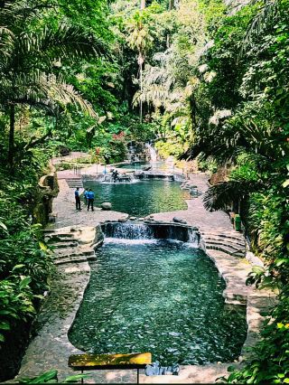 The feeling of hot spring water flowing right in the middle of the jungle—it's way more exotic than you'd expect.