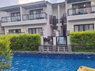 Shaoguan Danxia Hot Spring Hotel: Hot Spring Soaks & Water Slides! All-You-Can-Eat Buffet & Late-Night Snacks