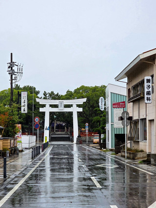 The tranquility of a small town welcomed by white torii, Karatsu Shrine