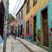 🌈 Explore the Vibrant City of Valparaíso, Chile! 🇨🇱✨
