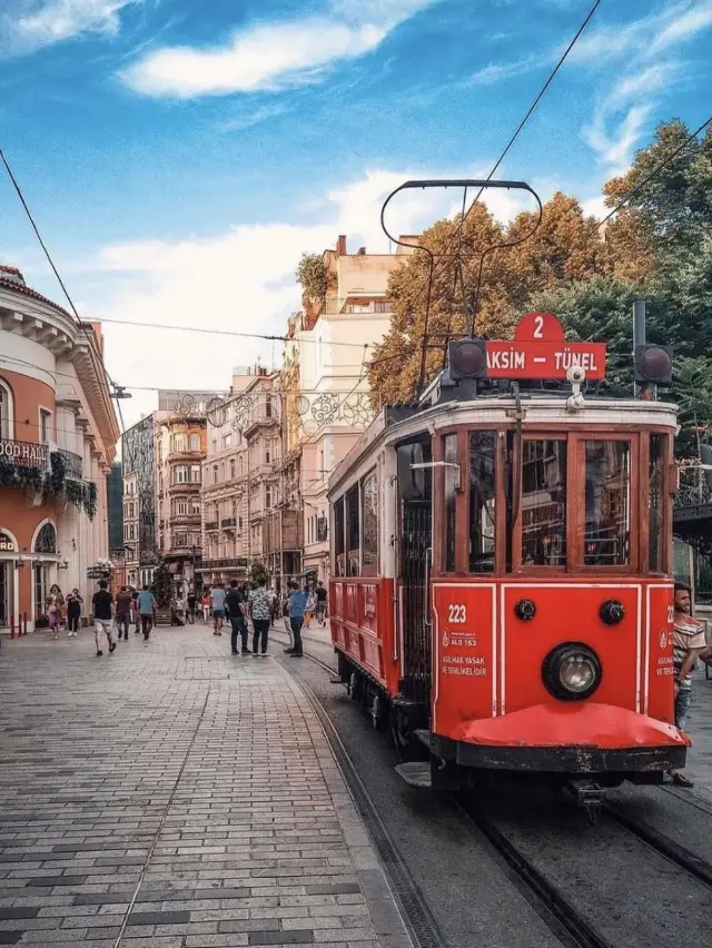 Istanbul: Where East Meets Feast!